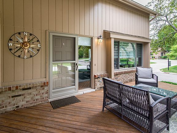 5th image of 37516 N Laurel Park Dr
