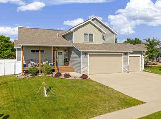 6835 Sahalee Dr, Rapid City, SD 57702