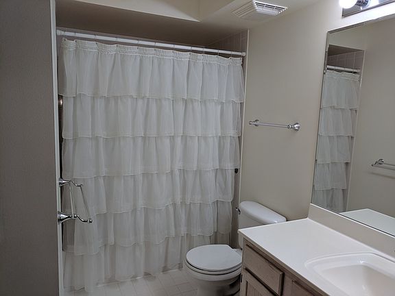 4th image of 5005 Warren St APT 206