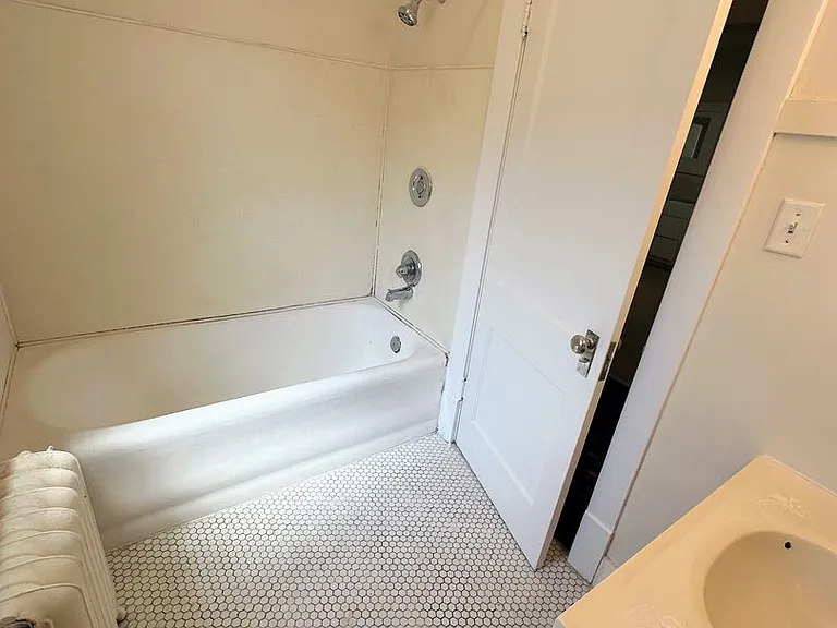 812 State St — Photo 15