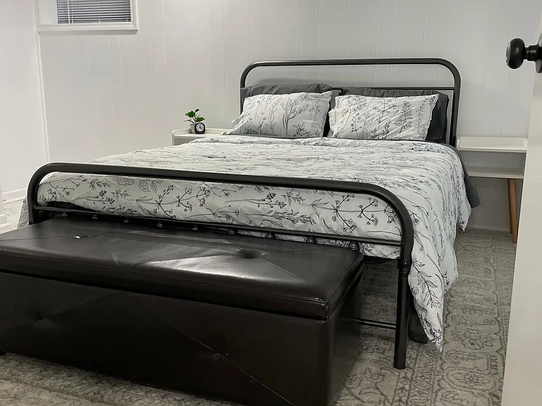 Main bedroom 11'x11'