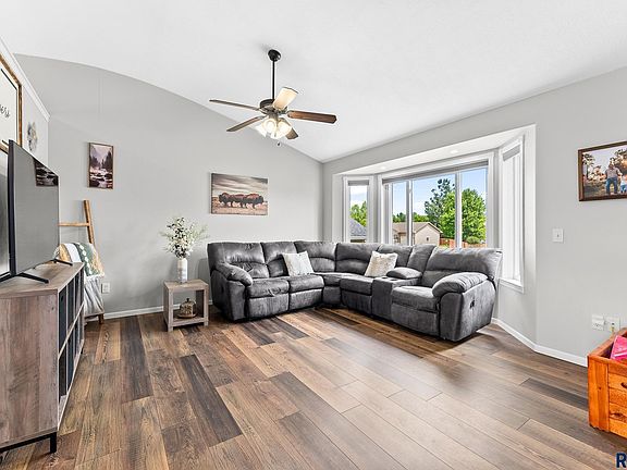 3rd image of 501 Tessa Ave