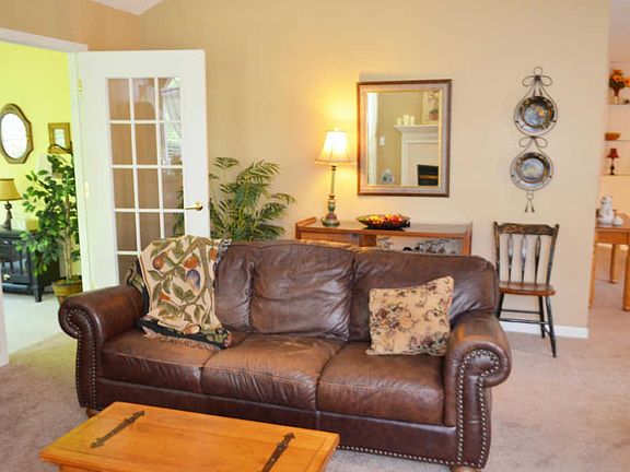 5th image of 40 Orchard Oak Dr