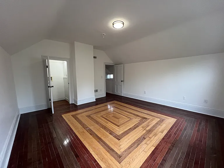 1452 W 54th St #UP — Photo 11