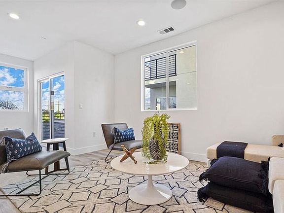 3rd image of 6056 Craner Ave #1/2