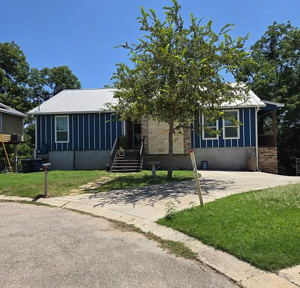 623 Creek Dr — Photo 1