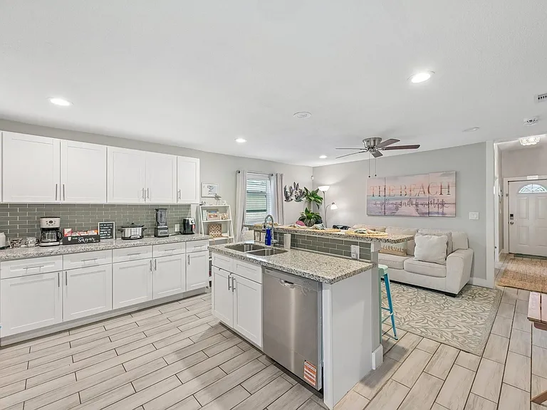 1022 Avenue L — Photo 10