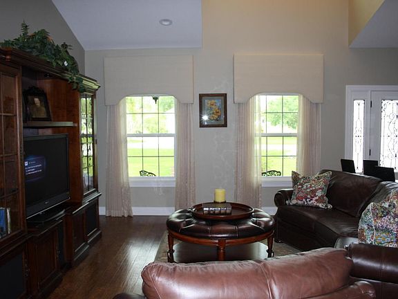 3rd image of 1223 Harley Cir