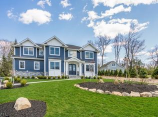 15 Couch Ct, Allendale Boro, NJ 07401