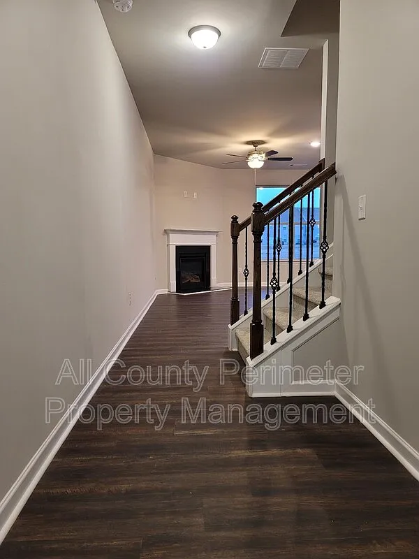 3 bed, 2.5 bath, 1743 sqft, $1,895 — Photo 4