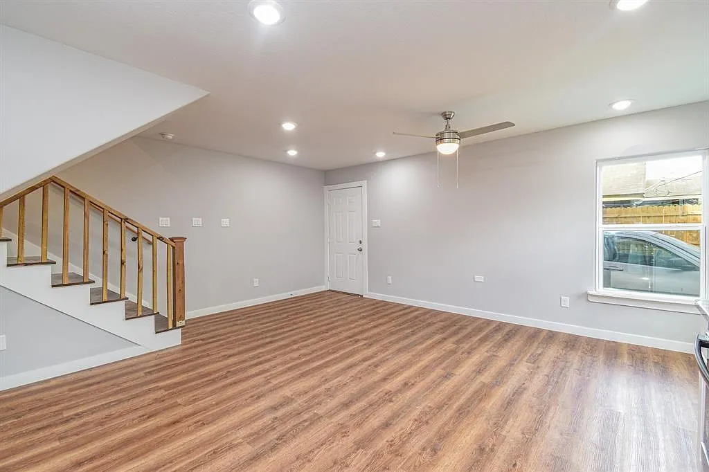 3 bed, 2.0 bath, 1350 sqft, $1,600 — Photo 2