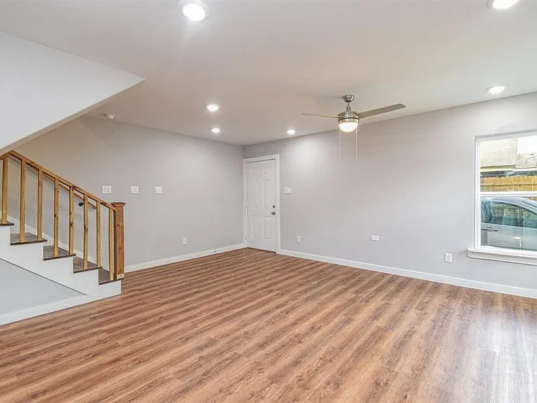 7954 Nashville St — Photo 2