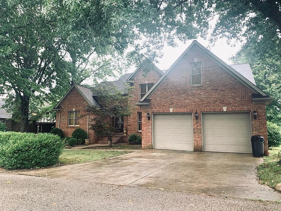 1st image of 924 Dogwood Ln
