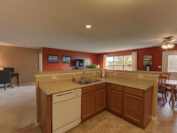 4th image of 930 Rockwell Ln