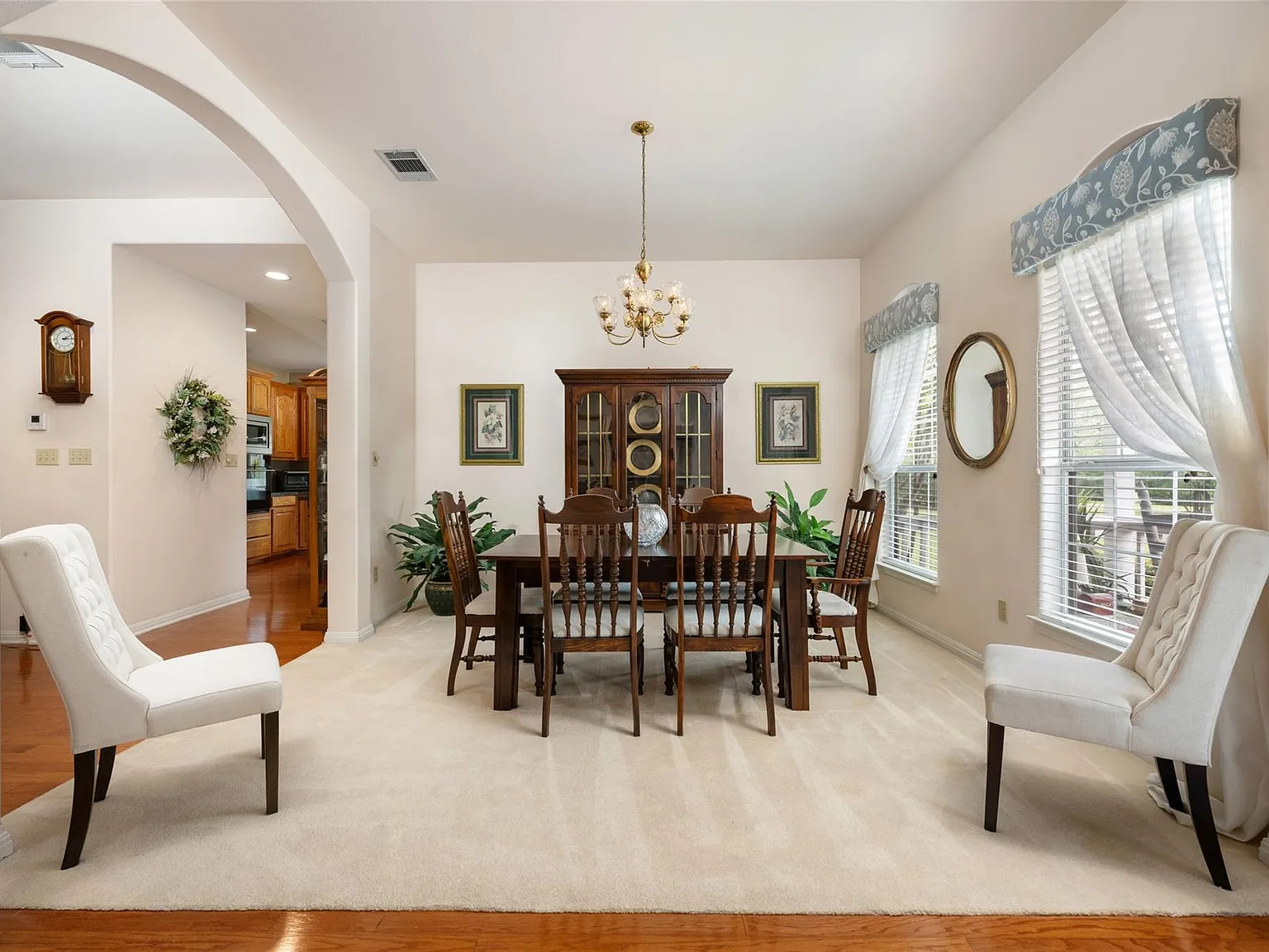 4 bed, 3.0 bath, 3424 sqft, $4,500 — Photo 4