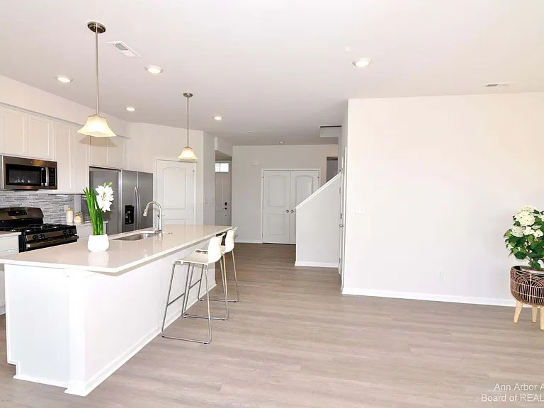 1104 Salt Springs Dr — Photo 17