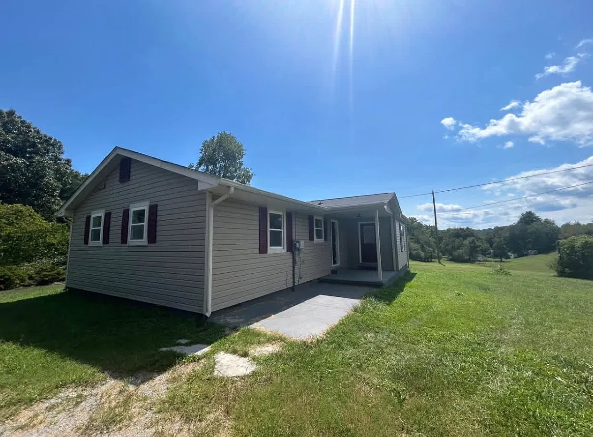 3 bed, 1120 sqft, $1,500 — Photo 3