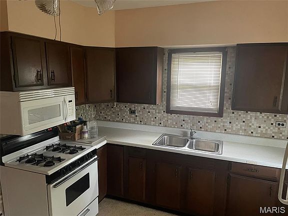 5th image of 971 Dammert Ave