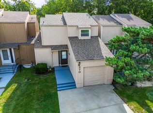 570 NW Valleybrook Rd, Blue Springs, MO 64014