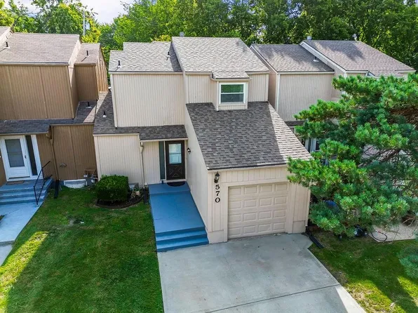 570 NW Valleybrook Rd, Blue Springs, MO 64014