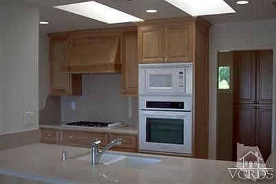 5th image of 330 Mesa Ave