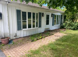 1 Winn Farm Ln, Falmouth, ME 04105