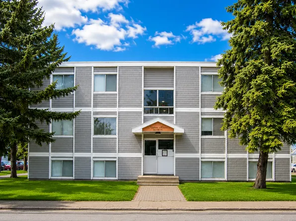 9035 99th St NW, Edmonton, AB T6E 3V6