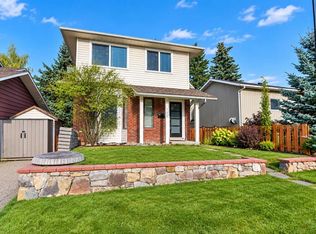 100 W Coach Manor Rise SW, Calgary, AB T3H 1E2
