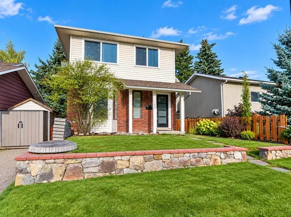 100 W Coach Manor Rise SW, Calgary, AB T3H 1E2