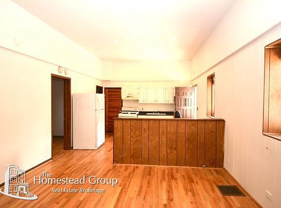 2nd image of 1656 W Wrightwood Ave APT 1R