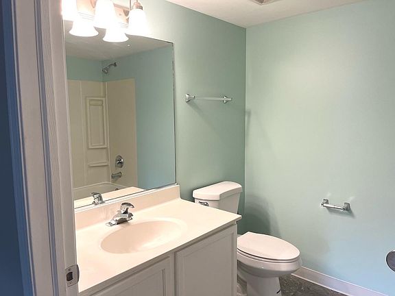 Newly painted full bathroom