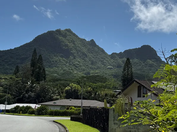 1248 Aloha Oe Dr #1, Kailua, HI 96734