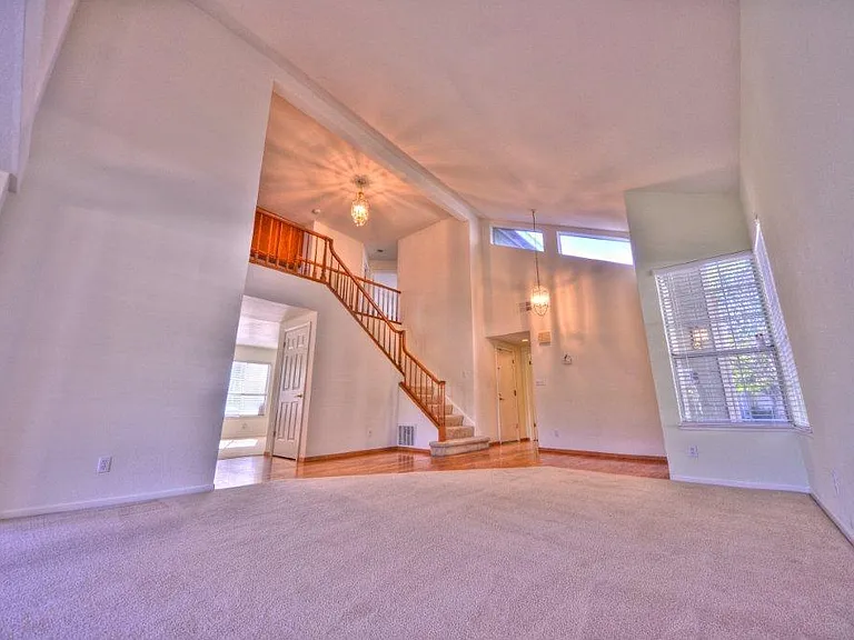 201 Yarborough Ln — Photo 5
