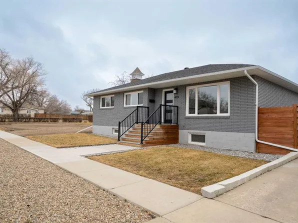 409 W 2nd St SE, Redcliff, AB T0J 2P2