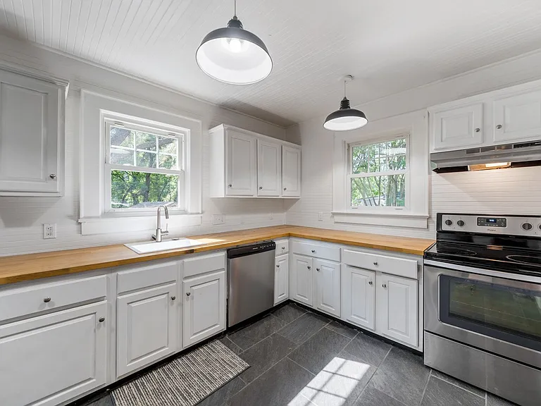 2921 Chapel Hill Rd — Photo 5