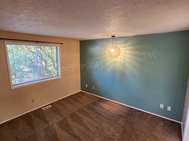 265 SW Salix Ter — Photo 9