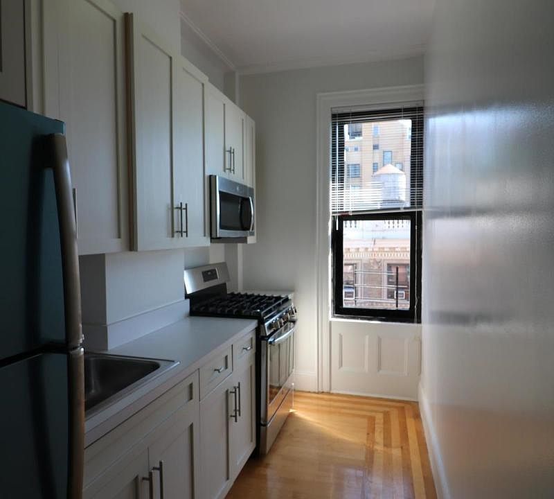 2nd image of 200 Riverside Dr APT 8A