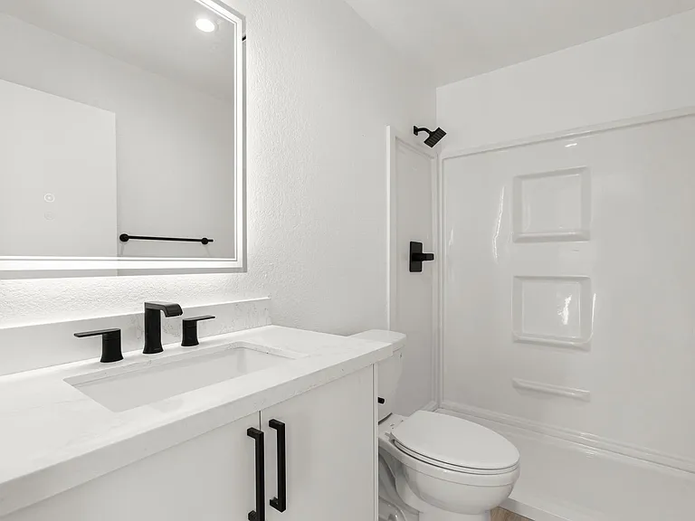 Darby Apartments — Photo 12