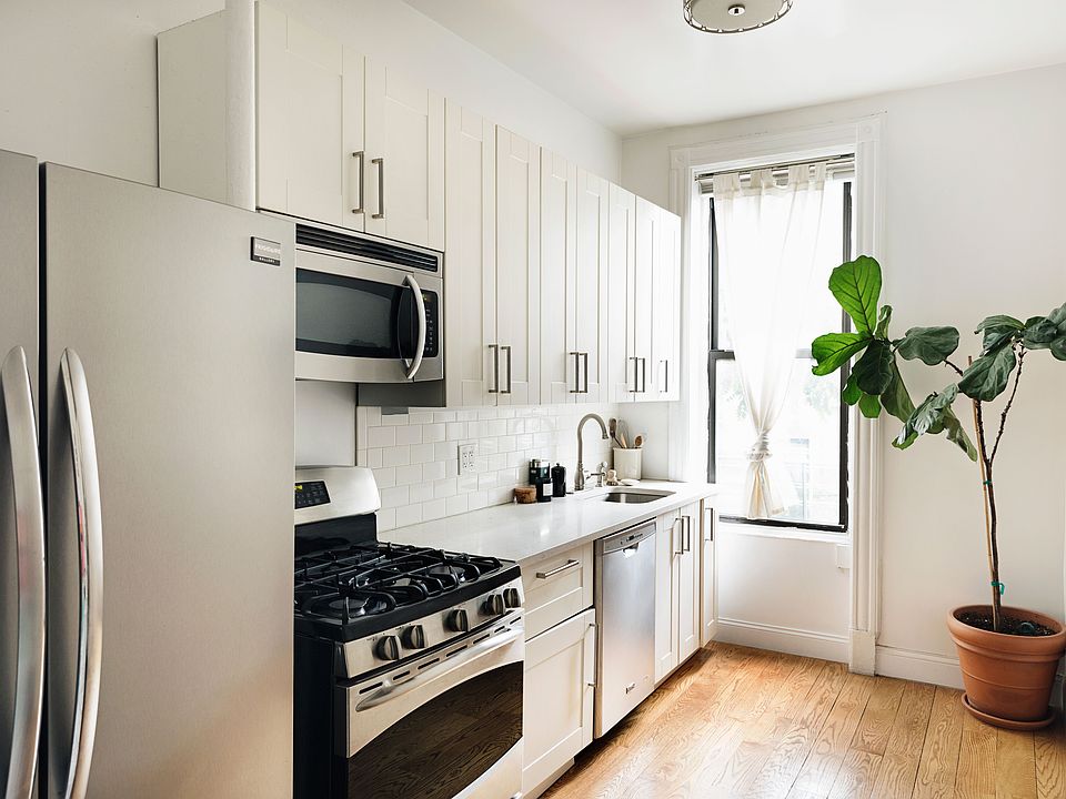 1st image of 406 2nd St APT 2