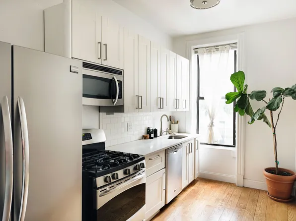406 2nd Street image 1 of 15