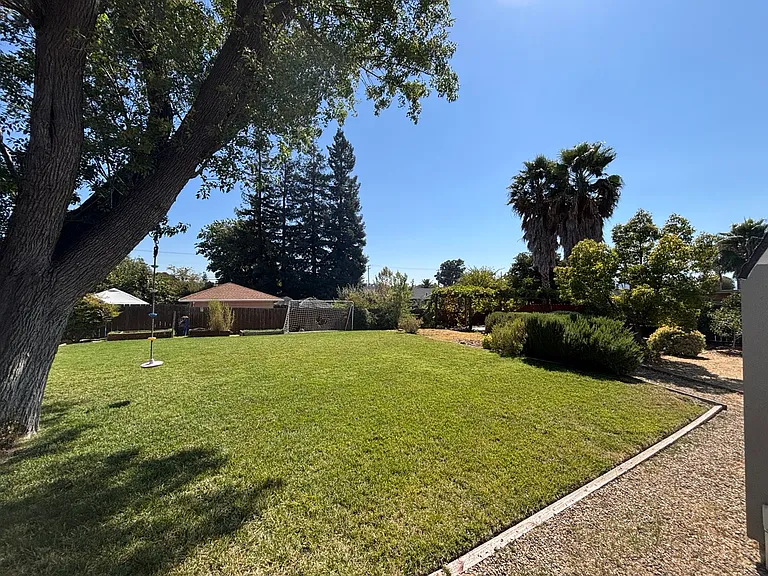 1637 Garnet Ln — Photo 22