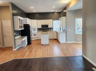 5810 Annapolis Ln N, Plymouth, MN 55446