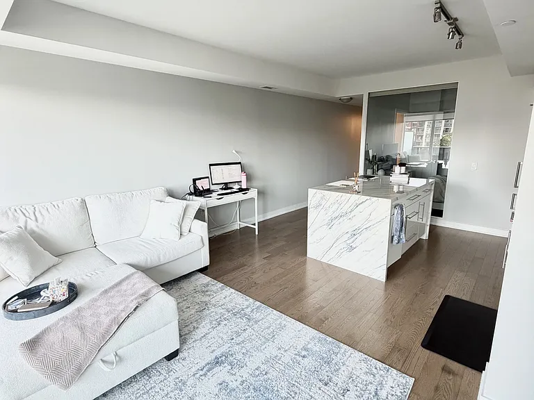 330 Richmond St W #609 — Photo 13