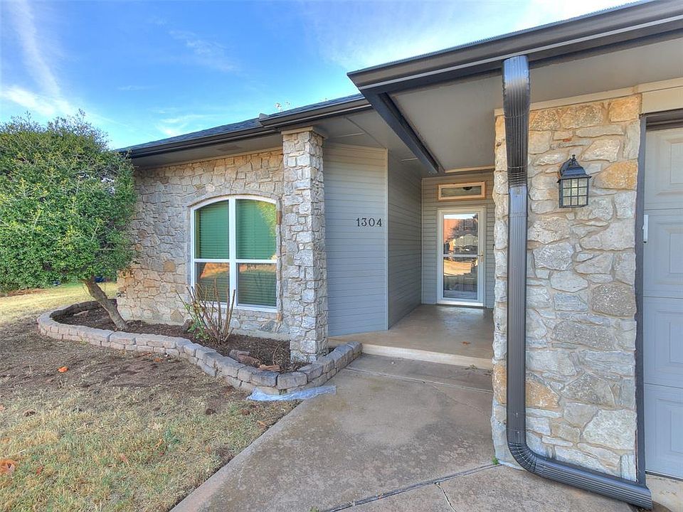 1st image of 1304 Fairfax Cir