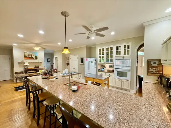 127 Deepwoods Cir, Selma, AL 36701
