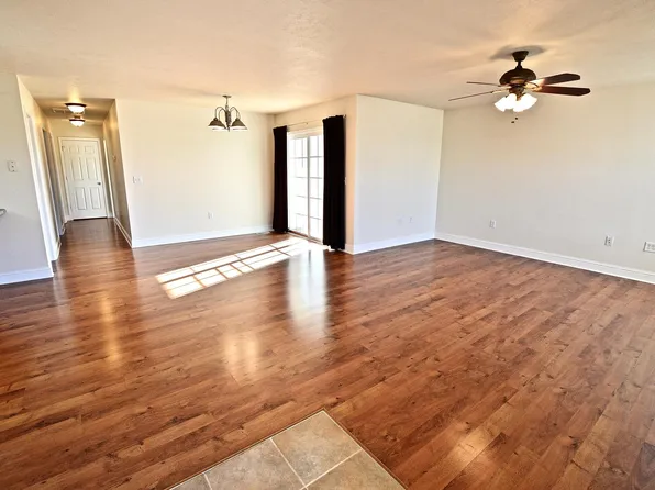 700 Williamson Ave, Chatham, IL 62629