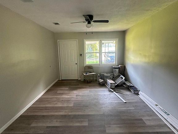 3rd image of 337 S Fox Hall Rd