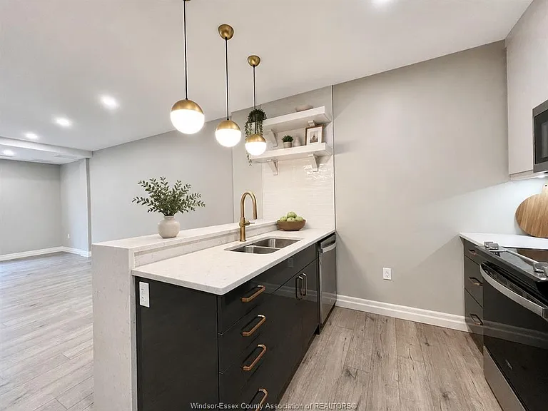 531 Pelissier St #205 — Photo 6