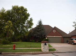 3200 Riverwalk Dr, Norman, OK 73072