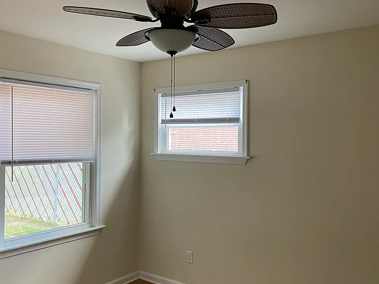 340 Redheart Dr — Photo 4